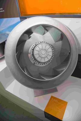 250 mm Odwrotny wentylator odśrodkowy 2700 obr./min lub 3023 obr./min 1~230V ±10%